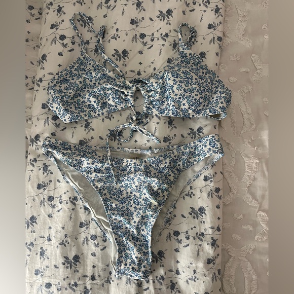 Bathing suits - Picture 3 of 5